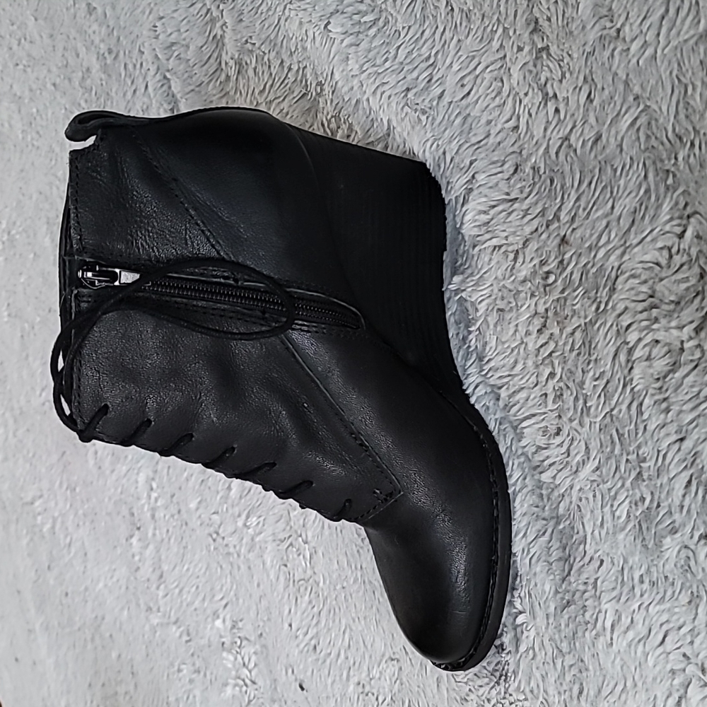 Lucky Brand Yoanna Black Leather Bootie- Size 9